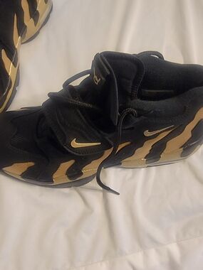Nike  Air DTX  MaxMen’s Black and Gold High-Top Sneakers
